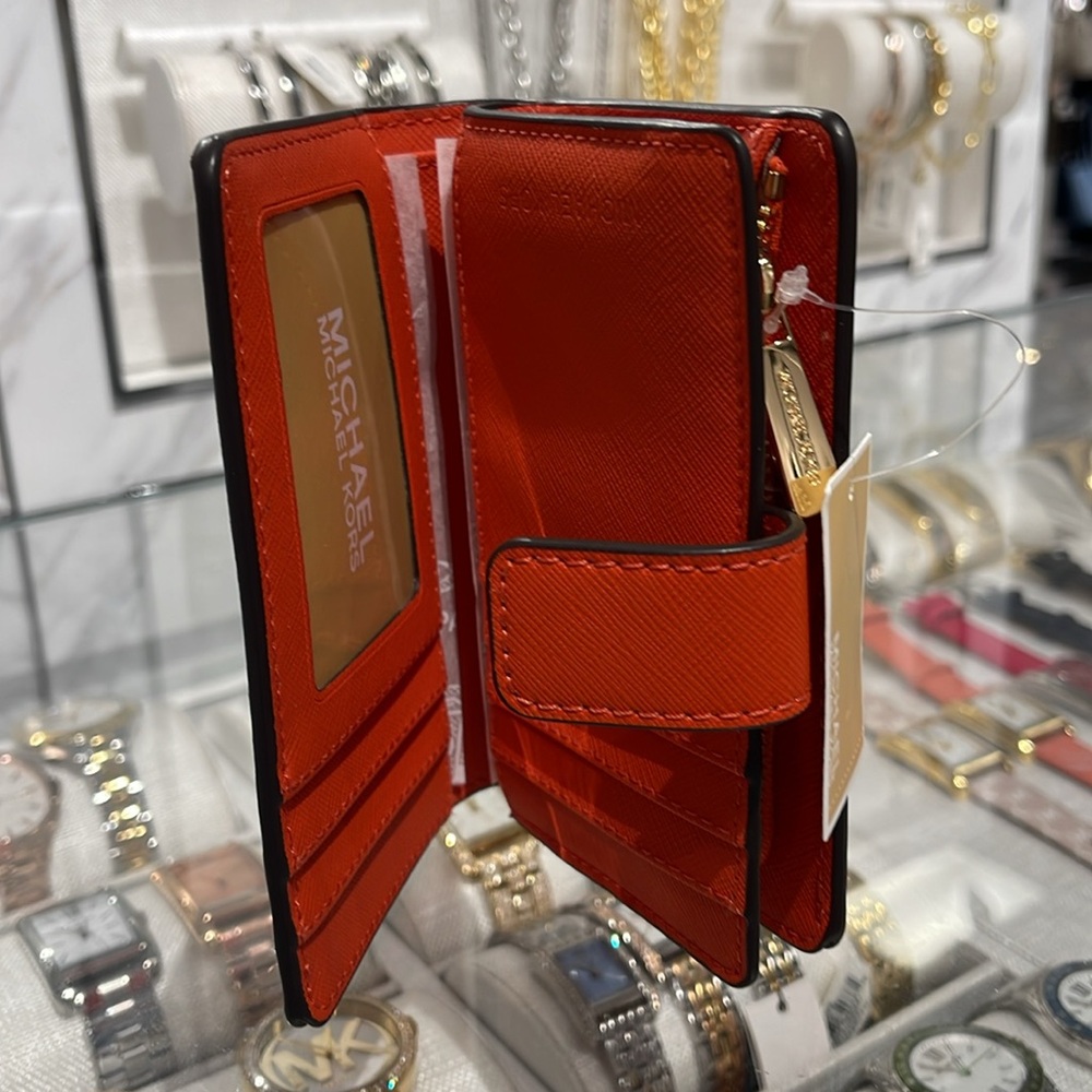 MICHAEL KORS Medium Crossgrain Leather Bifold Wallet ZP CN
Red Clay 
NWT - Picture 10 of 16